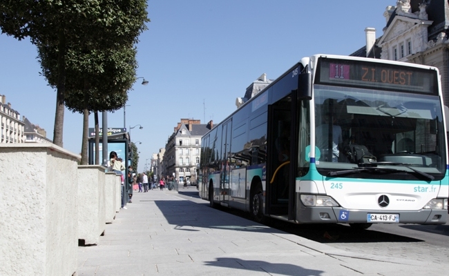 Un bus dans la ville de Rennes
