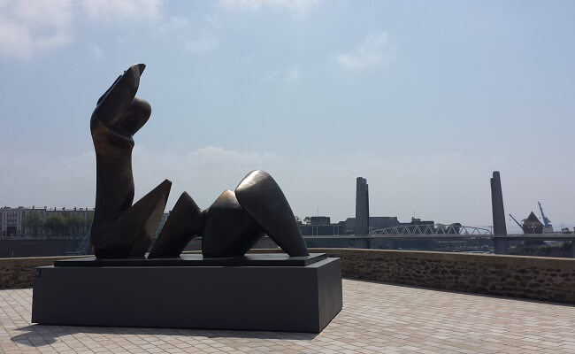 Sculpture d'Henry Moore aux Capucins à Brest