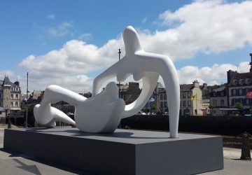 Sculpture d'Henry Moore à Landerneau