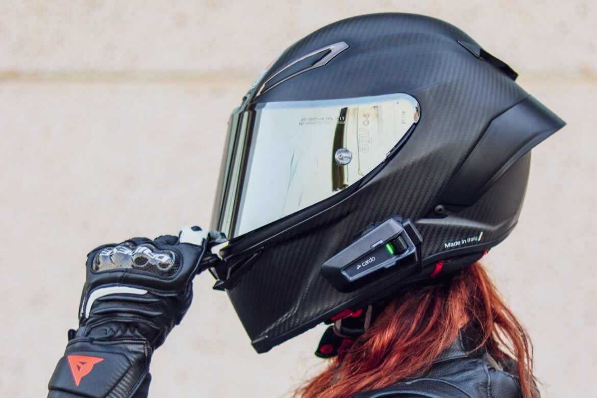 femme à moto