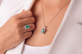 Collier et bague assortie