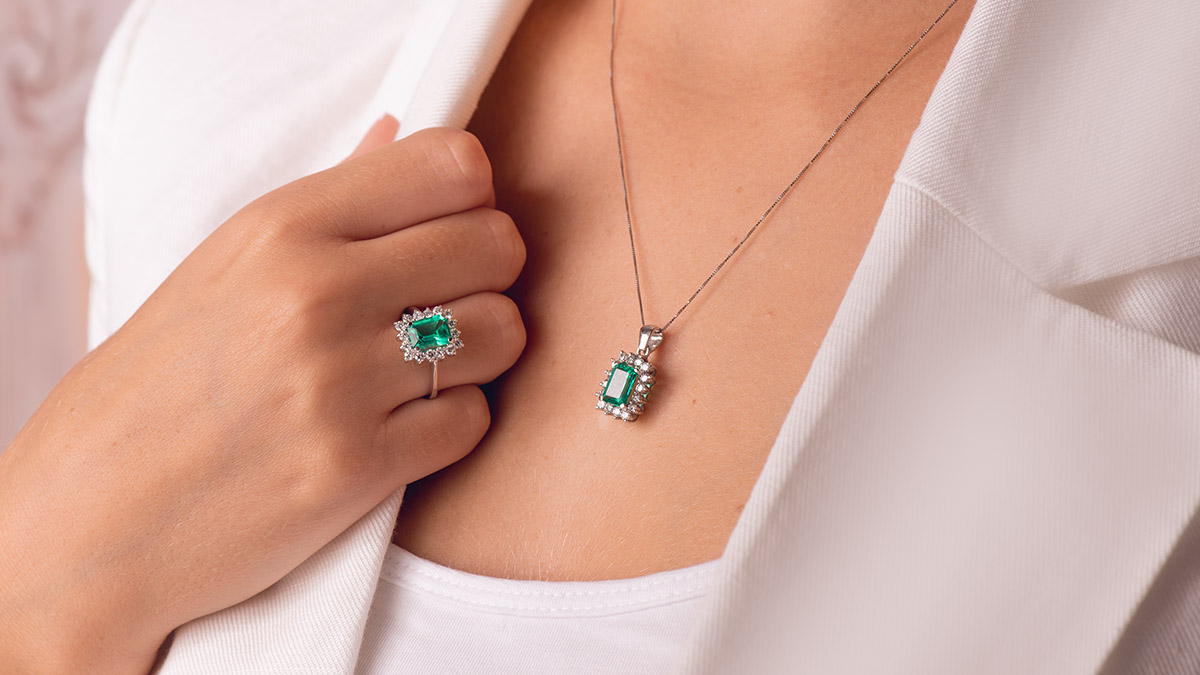 Collier et bague assortie
